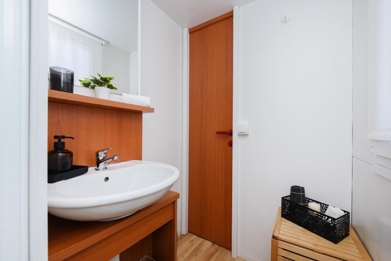 Mia Mobile Home With Jacuzzi Ždrelac Eksteriør billede
