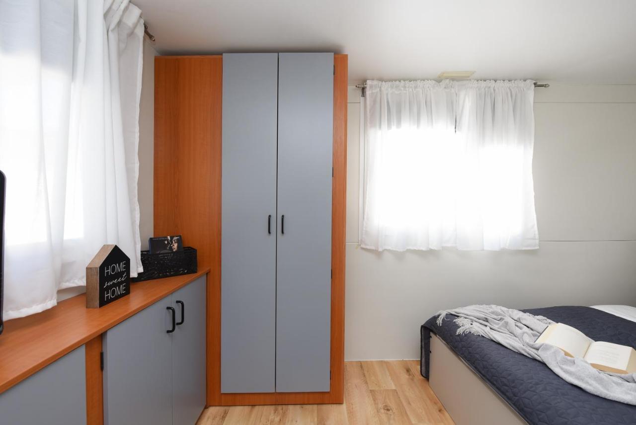 Mia Mobile Home With Jacuzzi Ždrelac Eksteriør billede